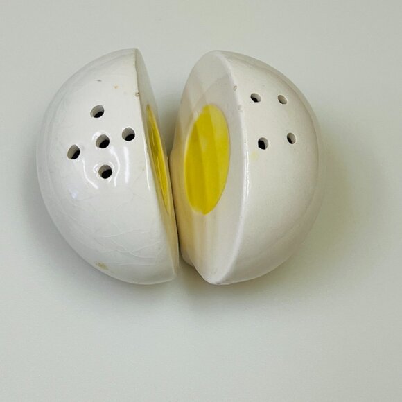 Hard Boiled Egg Halves Salt And Pepper Shakers Vintage Ceramic. - Picture 4 of 9